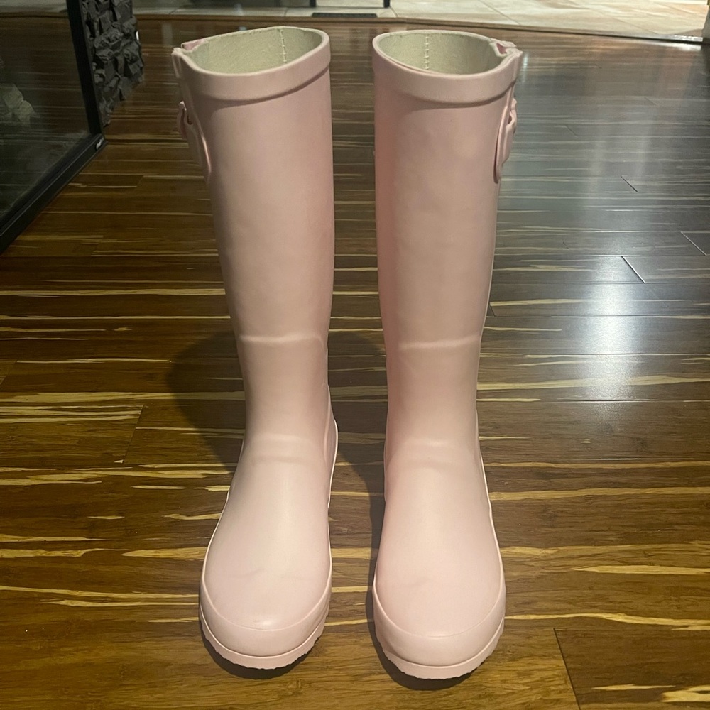 Brand new light pink rain boots !